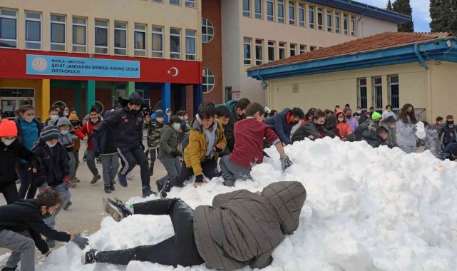 Çocuklara kar sürprizi