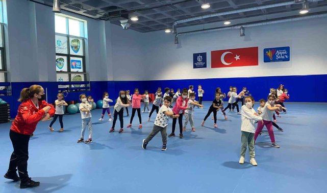 Çocuklara zumba dersi