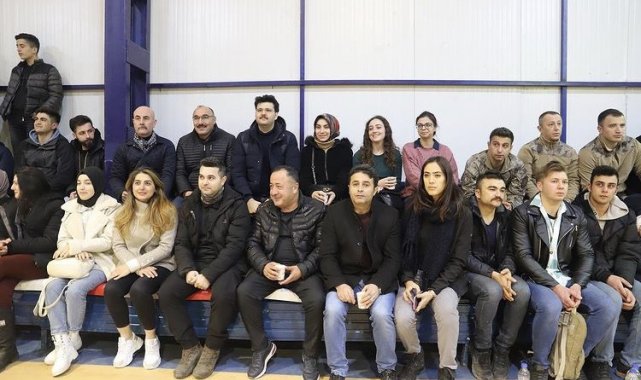 Çukurca'da voleybol ve masa tenisi turnuvası sona erdi