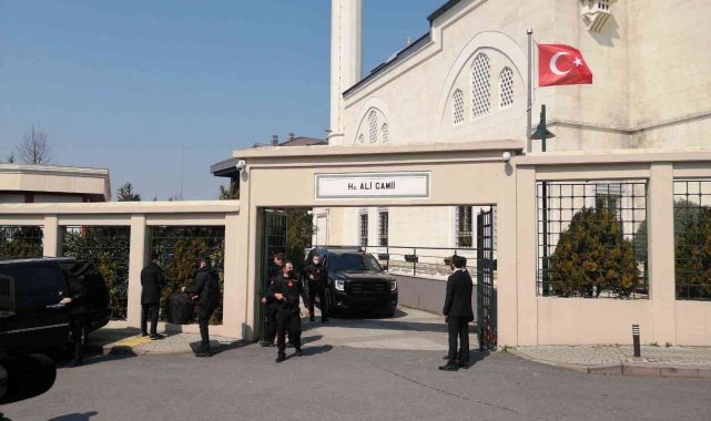 Cumhurbaşkanı Erdoğan cuma namazını Hz. Ali Camii'nde kıldı