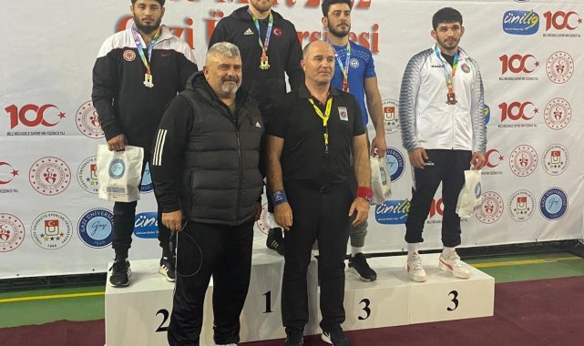 Cumhuriyet Üniversitesi Güreş Takımı Türkiye üçüncüsü oldu