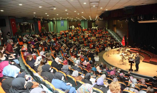 Darıca Belediyesi korosu kadınlar için konser verdi