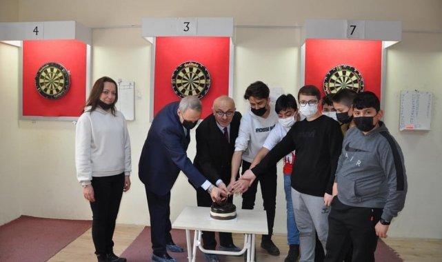 Dart şampiyonasından madalya ile döndüler