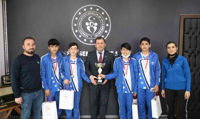 Dart sporcuları Türkiye 2.&#039;si oldu