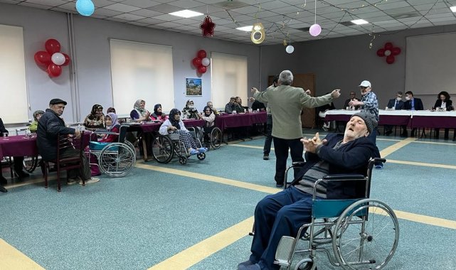 Dedeler, nineler huzur evinde Kadınlar Günü'nü böyle kutladı