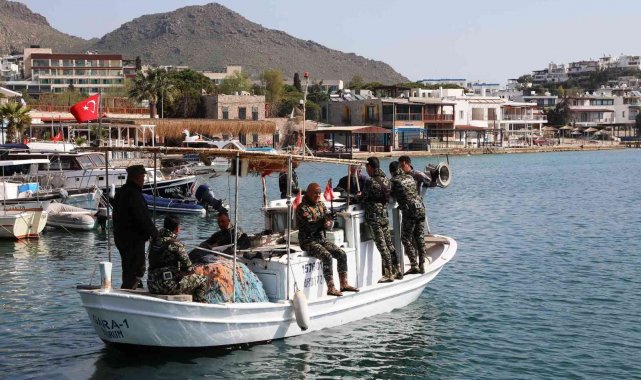 Denizin dibini çöplüğe çevirmişler