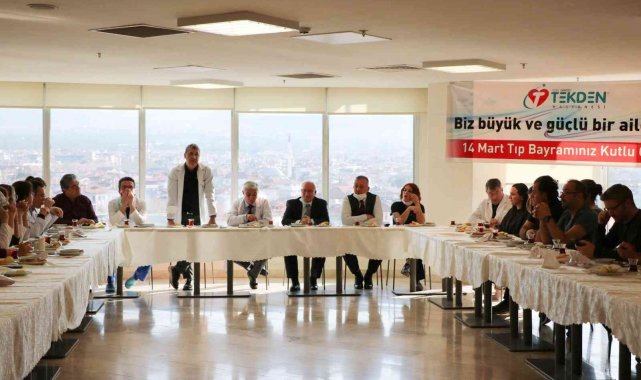 Denizli Tekden doktorlarına ailelerinden sürpriz Tıp Bayramı mesajı