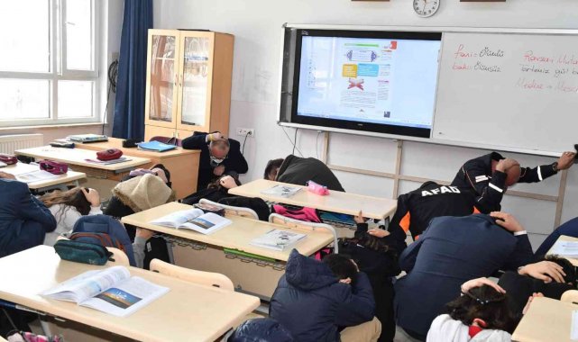 Denizli'de 793 okulda eş zamanlı deprem tatbikatı