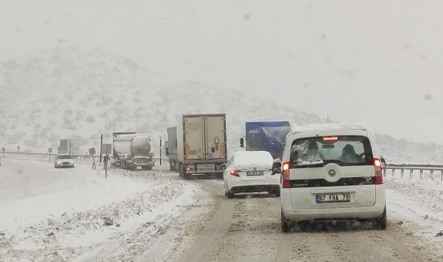 Denizli'de kar kalınlığı 15 santime ulaştı