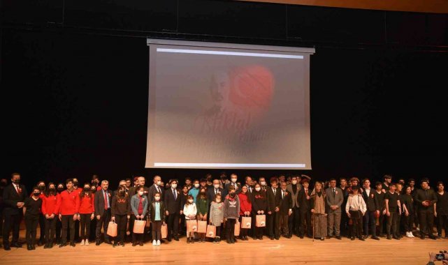 Denizli'de öğrenciler bağımsızlık ruhunu yaşattı