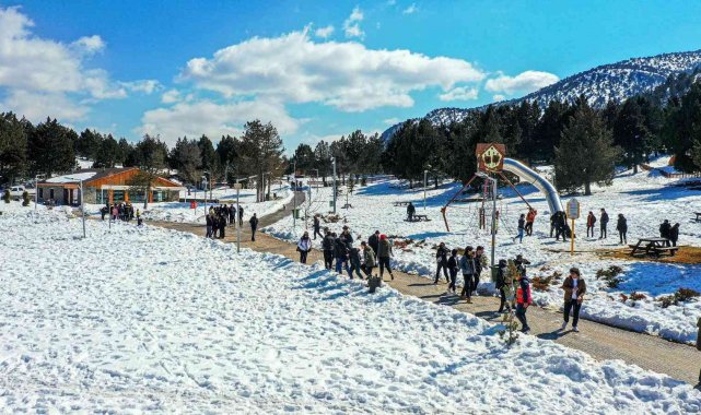 Denizli'nin tarihi ve doğal güzelliklerini gezerek öğrendiler