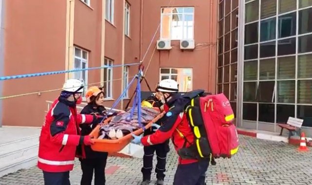 Deprem tahliyesi ve yangın söndürme tatbikatı gerçeği aratmadı