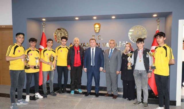 Derece yapan öğrenciler, Müdür Aşcı ile bir araya geldi