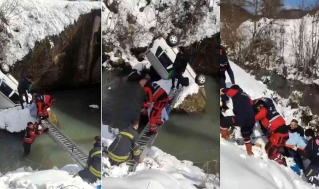 Dereye uçan otomobildekilerin imdadına itfaiye ekipleri yetişti