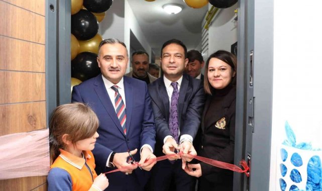 Develi'de 8 Mart Dünya Kadınlar Günü'nde güzellik merkezi açılışı yapıldı