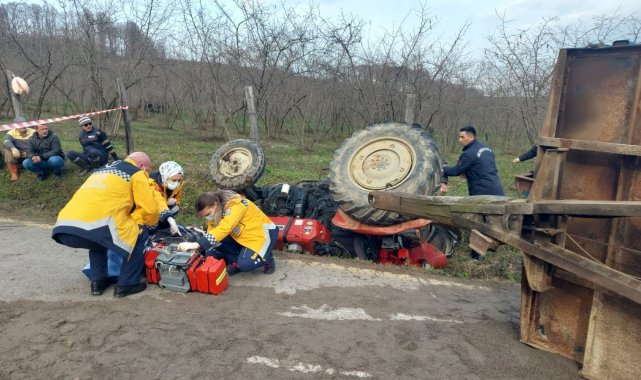 Devrilen traktörün altında kalan sürücü hayatını kaybetti