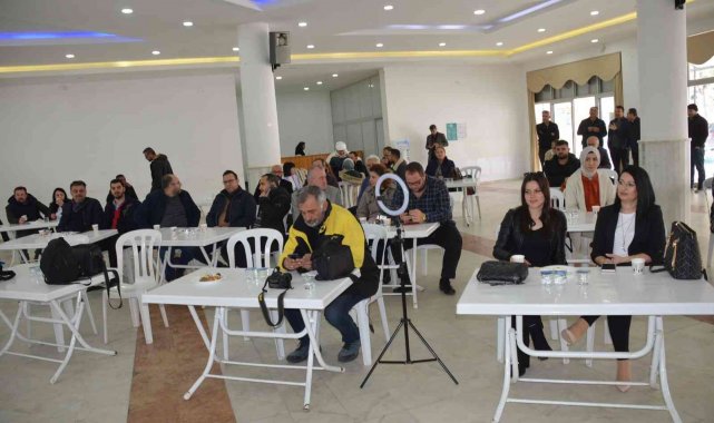 Didim'de 8 Mart'ta indirim yapan esnaflara çekilişle hediye verildi