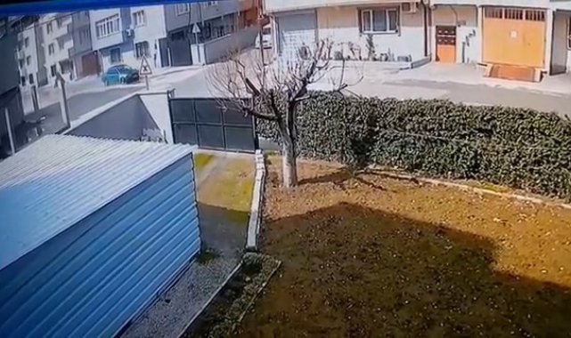 Dikkatsiz sürücüler kafa kafaya çarpıştı