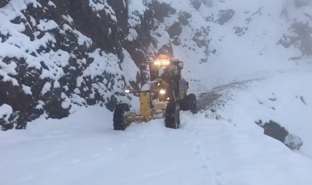 Diyarbakır kırsalında karla mücadele çalışması