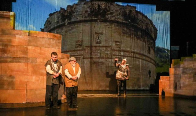 Diyarbakır surlarının efsanesi Benusen, oyunu prömiyer yaptı