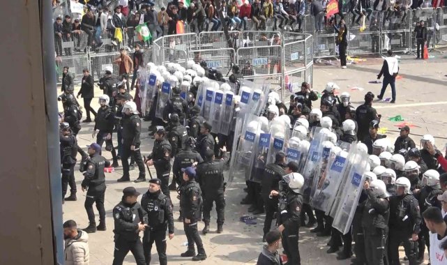 Diyarbakır'daki Nevruz etkinliklerinde polise saldıran 298 kişi gözaltına alındı