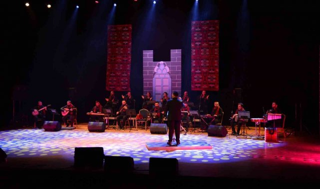Diyarbakırlılar Eyvan Grubu ve Elazığ Çayda Çıra Topluluğu kardeşlik konserinde eğlendi