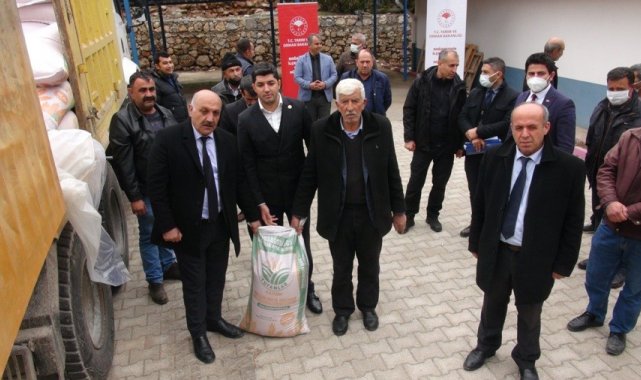 Doğanşehir'de arpa ve buğday tohumu dağıtımına başlandı