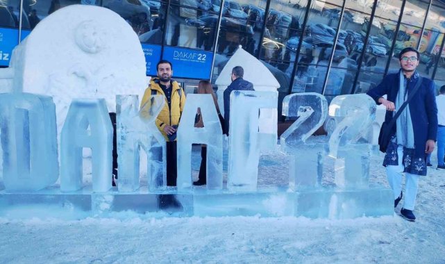 Doğu Anadolu Kariyer Fuarında buzdan heykeller ilgi odağı oldu