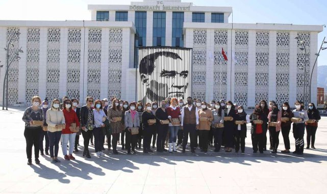 Döşemealtı Belediyesi kadın personellerine 8 Mart izni