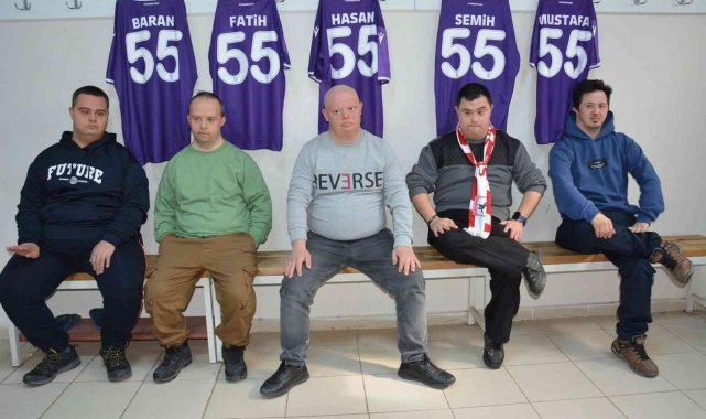 Down sendromlu çocuklar Samsunsporlu futbolcularla buluştu