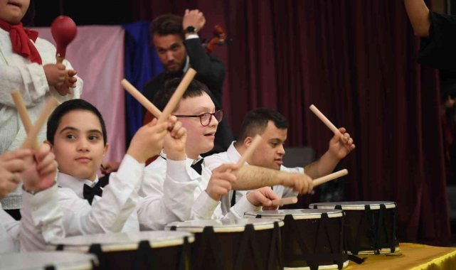 Down sendromlu öğrencilerden gösteri