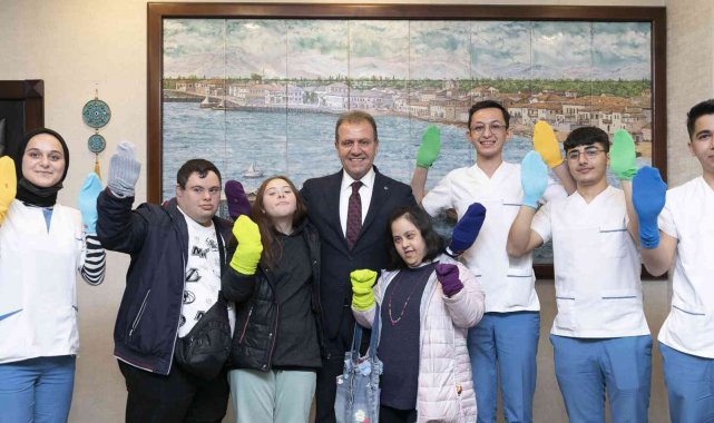 Down sendromuna renkli çoraplarla dikkat çektiler