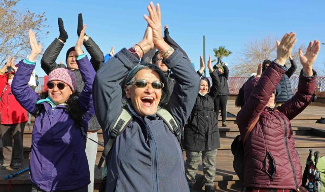 Dünya Mutluluk Günü'nü kahkaha atarak kutladılar