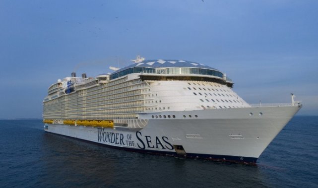 Dünyanın en büyük yolcu gemisi ilk seferine çıktı