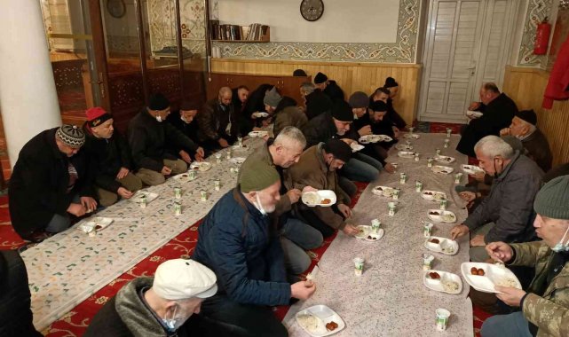 Düzce&#039;de 111 yıllık kandil geleneği sürdürüyor