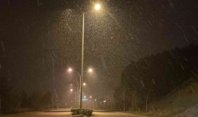 Düzce&#039;de kar yağışı başladı