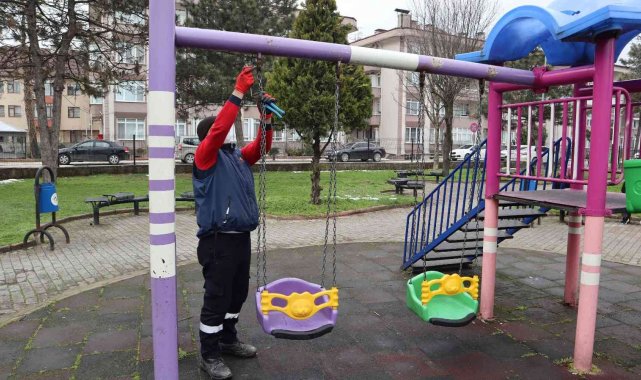 Düzce&#039;de parklar bakıma alındı