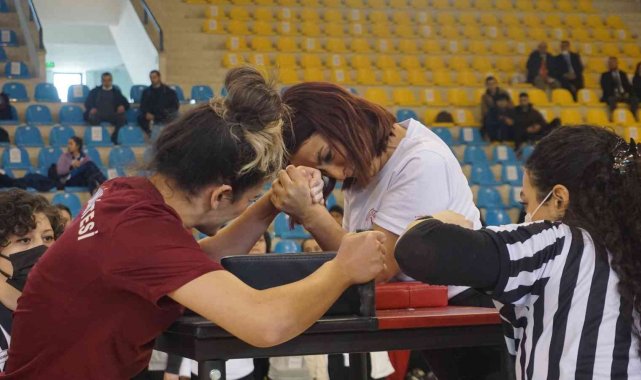 Edirne, &#039;Üniversitelerarası Bilek Güreşi&#039; yarışmasına ev sahipliği yapıyor