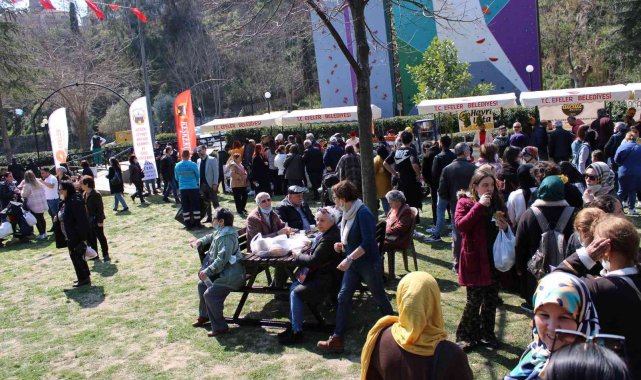 Efeler'de festival bahane keşkek şahane
