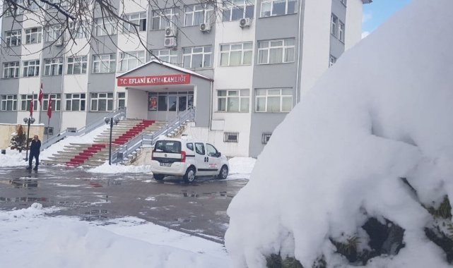 Eflani&#039;de kar nedeniyle okullar tatil edildi