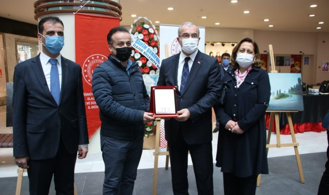 Elazığ&#039;da &#039;kadın ve yaşam&#039; konulu fotoğraf yarışması eserleri sergilendi