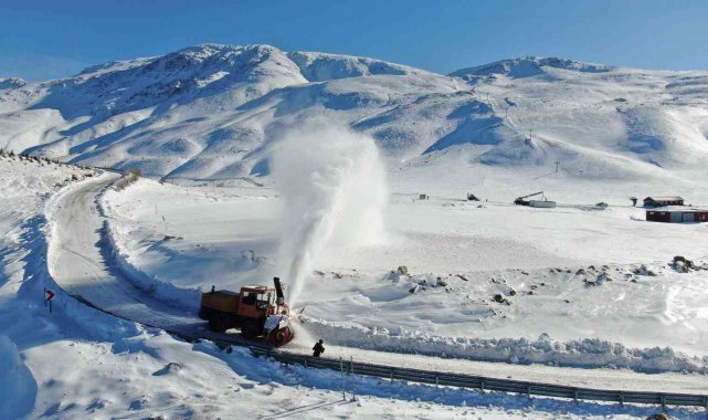 Elazığ&#039;da 66 köy yolu açıldı, 6&#039;sında çalışmalar sürüyor