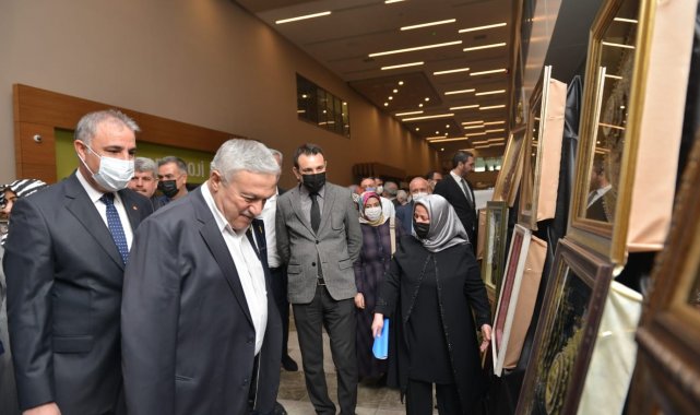 Elazığ&#039;da hasta ve yakınlarının yaptığı el emekleri görücüye çıktı