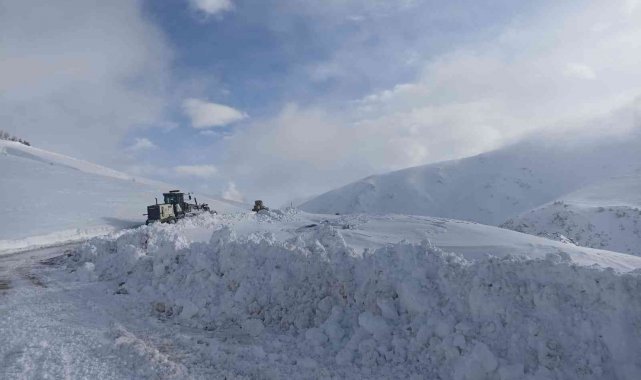 Elazığ'da kapalı 37 köy yolunun açılması için çalışmalar sürüyor