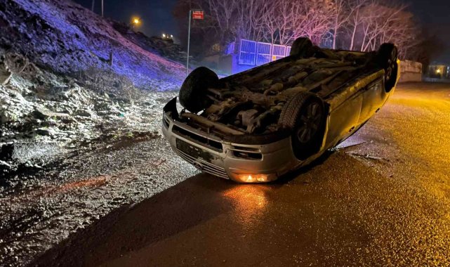 Elazığ'da otomobil şarampole uçtu: 1 ölü, 3 yaralı