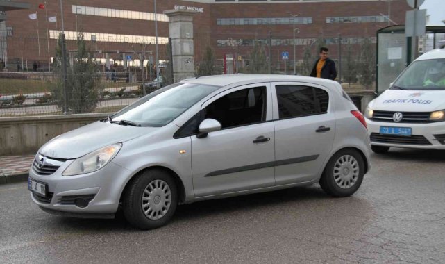 Elazığ'da otomobil yayaya çarptı: 1 yaralı