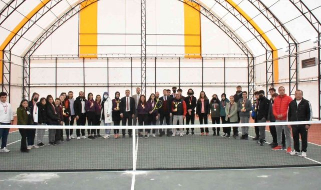 Elazığ'da tenis müsabakaları tamamlandı