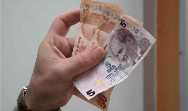 Elindeki hatalı basım paralara teklif bekliyor