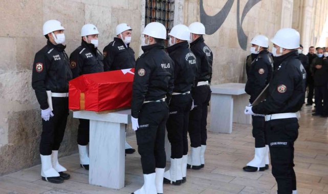 Emekli polis törenle defnedildi