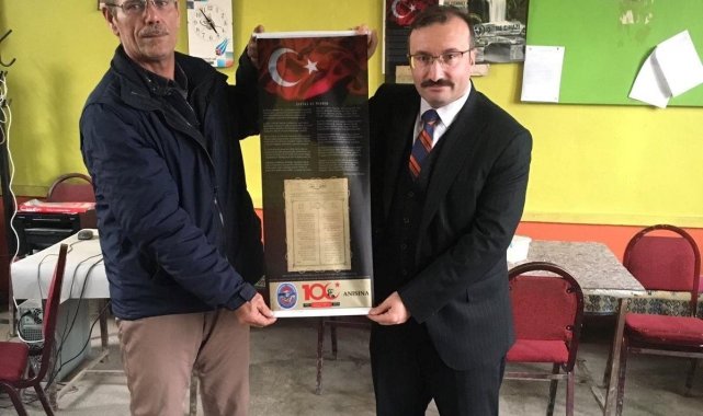 Emet Belediyesi&#039;nden İstiklal marşının yazılı olduğu bez flama dağıtımı